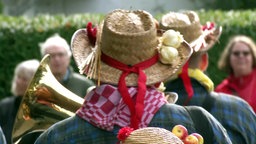 Erntedankfestumzug in Urdenbach: Mann mit Hut