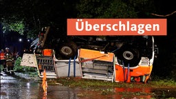 Feuerwehrauto überschlägt sich bei Einsatz I tn