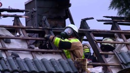 Feuerwehrmänner mit Atemschutzmasken