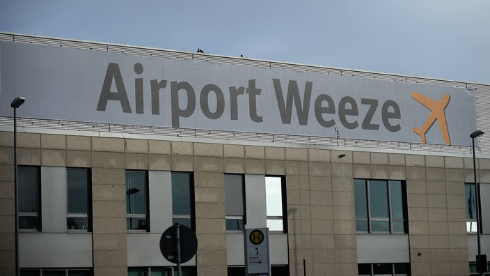 Eingang zum Flughafen Weeze 