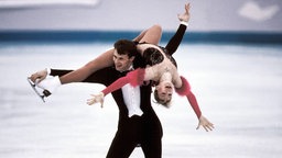 Evgenia Shishkova und Vadim Naumov beim Eiskunstlauf