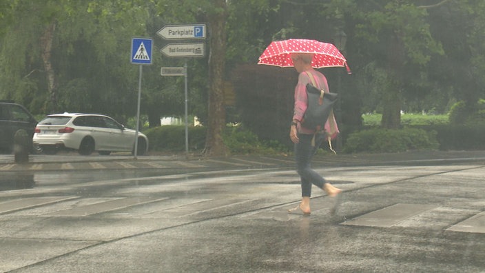 Frau mit Regenschirm