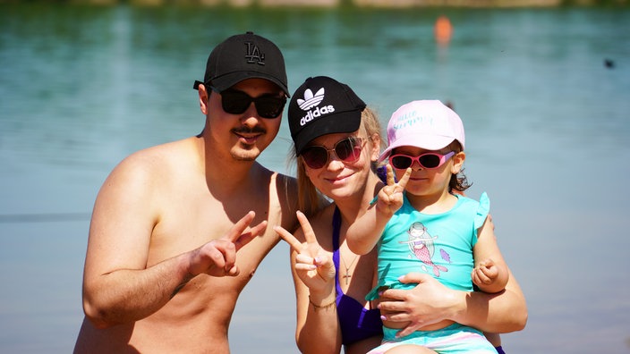 Eine Familie aus Lüdenscheid genießt Sonne, Strand und Wasser