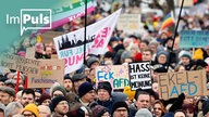 Menschen demonstrieren friedlich gegen Rechts