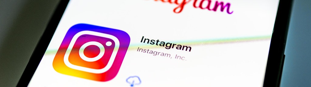 Instagram-Logo auf einem Handy-Display