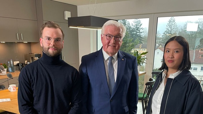 0630-Hosts Minh Thu Tran und Florian Gregorzyk im Interview mit Bundespräsident Steinmeier