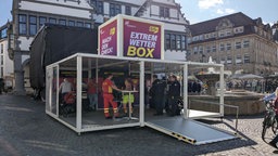 Eine Extremwetterbox vor dem Paderborner Rathaus 