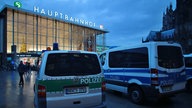 Polizeiwagen vor dem Kölner Dom 