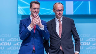 Hendrik Wüst Landesvorsitzender und Ministerpräsident NRW , links - Friedrich Merz Bundesparteivorsitzender CDU