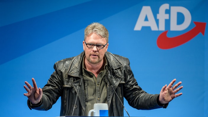 Guido Reil von der AfD redet beim Politischen Aschermittwoch der Partei