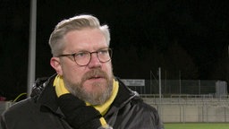 Ralf Hochscherff mit Fußballschal im Stadion