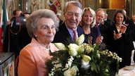 2011: Berthold Beitz, Vorsitzender Krupp-Stiftung, mit seiner Frau Else bei der Verleihung des Staatspreises des Landes NRW. Im Hintergrund Ministerpräsidentin Hannelore Kraft