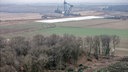 Nur noch ein kleiner Rest des Sündenwäldchens steht nach dem Beginn der Rodung durch RWE Power am Rande des Tagebaus Hambach. 