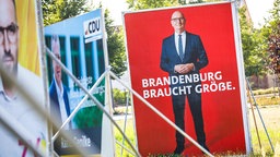 Ein grossformatiges Wahlplakat von Dietmar Woidke SPD / Ministerpraesident von Brandenburg