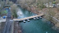 freigegebene Pontonbrücke für Fußgänger