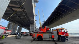 Toter nach schwerem Unfall an Leverkusener Brücke