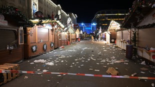 Abgesperrter Weihnachtsmarkt in Magdeburg