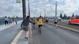 Teilnehmer und Zuschauer beim Bonn-Marathon