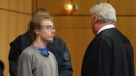 Der Angeklagte Marcel H. (M) steht am 8.9.2017 im Bochumer Landgericht an der Anklagebank.