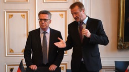 Thomas de Maiziere im Gespräch mit Ralf Jäger