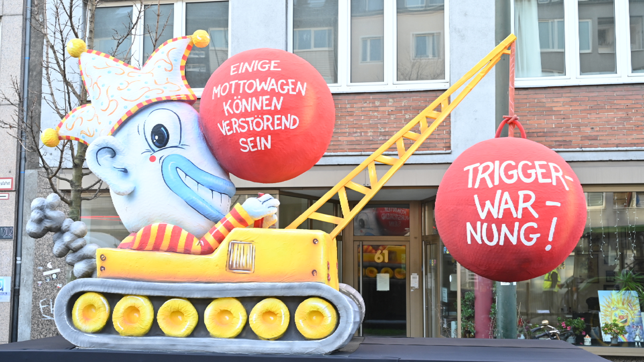 Motivwägen Jacques Tilly auf dem Rosenmontagszug in Düsseldorf