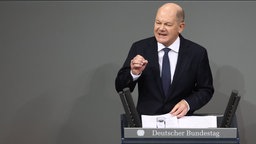 Bundeskanzler Olaf Scholz (SPD) stellt im Bundestag die Vertrauensfrage.