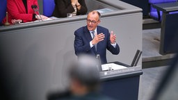 Friedrich Merz haelt eine Rede und wirbt fuer das geplante Sondervermoegen und die Verfassungsaenderung