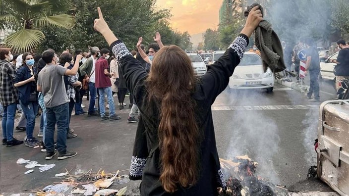 Frauen protestieren nach Mahsa Aminis Tod im Iran