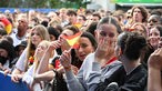 Deutschland - Spanien: Public Viewing in Köln am Tanzbrunnen 