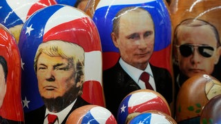 Trump und Putin als Matrioschkas