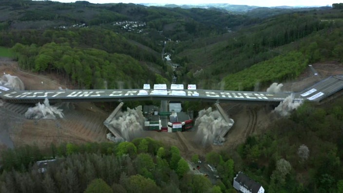 Sprengung der Rahmedetalbrücke