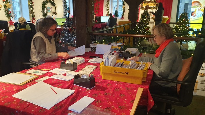 Endspurt in der Christkindpostfiliale in Engelskirchen