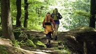 Zwei Wanderer in der Eifel .