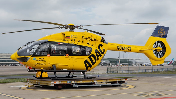 Der Rettungshubschrauber Christoph Rheinland vom ADAC Köln