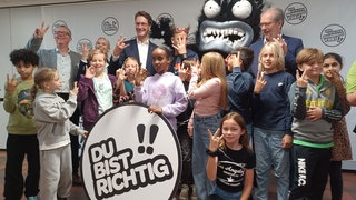 Gemeinsames Foto mit dem "Mobbing-Monster"