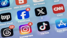 Verschiedene Social Media Apps auf einem Smartphone