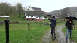 Das Bild zeigt enteignete Grundstücke zum Bau von Trassen. 