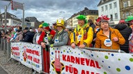 Der Bereich für blinde und sehbehinderte Menschen beim Mönchengladbacher Veilchendienstagszug