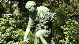 Eine der gestohlenen Figuren auf dem Düsseldorfer Nordfriedhof