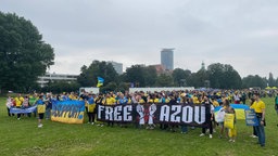 Fanmarsch der ukrainischen Fußballfans durch Düsseldorf