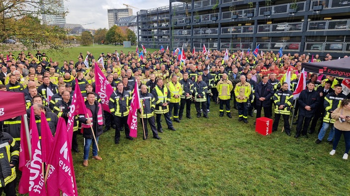 Feuerwehrleute protestieren gegen späteren Ruhestand