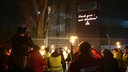 Beschäftigte von Ford in Köln protestieren, Projektion auf eine Gebäude: "Fuck you - wir bleiben!"