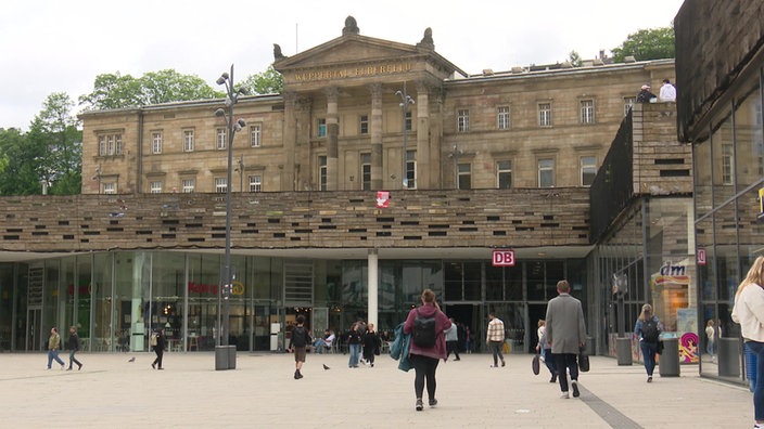 Außenansicht des Wuppertaler Hauptbahnhofs