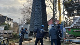 Turmhelm der St. Barbara Kirche wird abgehoben.