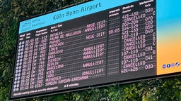 Anzeigetafel am Flughafen Köln-Bonn