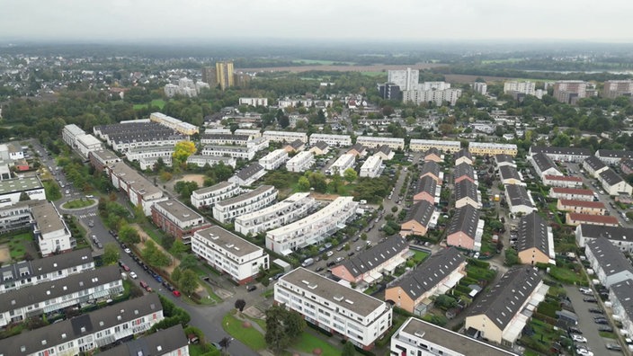 Auf dem Foto sind Häuser im Kölner Stadtteil Merheim aus der Vogelperspektive.