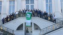 Mayors for Peace treffen sich in Bonn und versammeln sich für ein Foto vor dem alten Rathaus