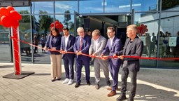 Eröffnung des neuen Bahnhofes in Mönchengladbach-Rheydt mit Oberbürgermeister Felix Heinrichs und NRW-Verkehrsminister Oliver Krischer 