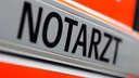 Ein Rettungswagen mit Aufschrift "Notarzt"