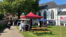 Zur Pop-up Hochzeit sind fast doppelt so viele Gäste gekommen wie in Köln